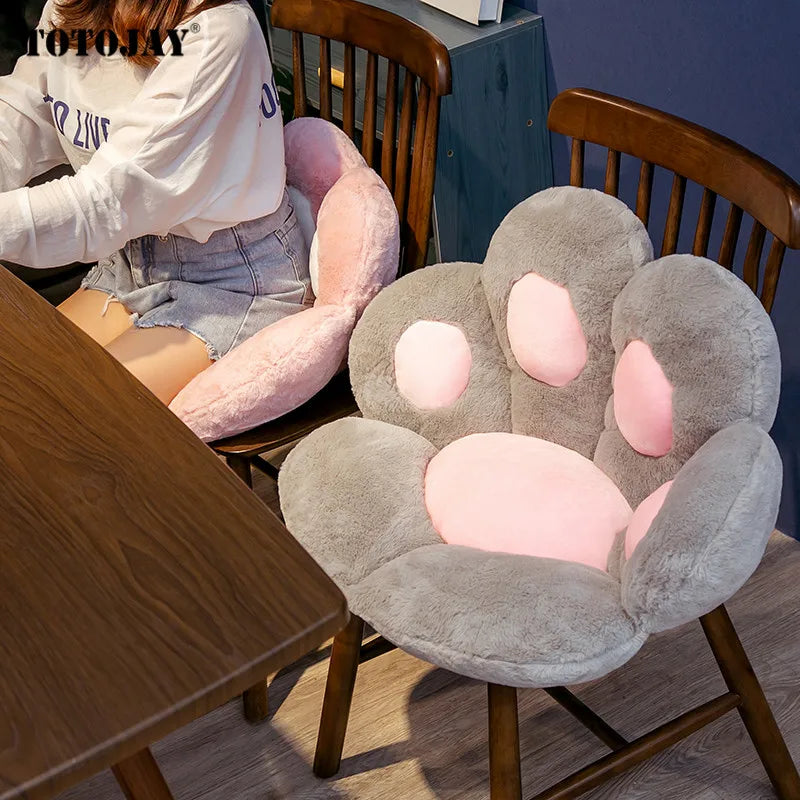 Asiento tipo almohada con forma de pata de oso y gato