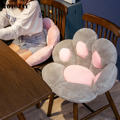 Asiento tipo almohada con forma de pata de oso y gato