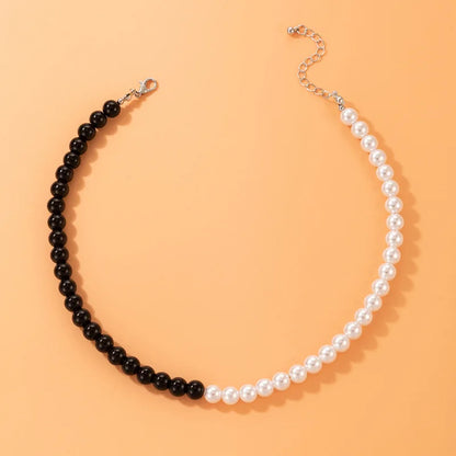 Gargantilla de perlas en blanco y negro para mujer