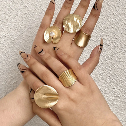 Anillos ajustables de moda para mujer.