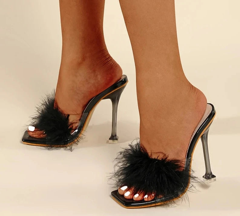 Talons hauts en plumes de mode pour femmes