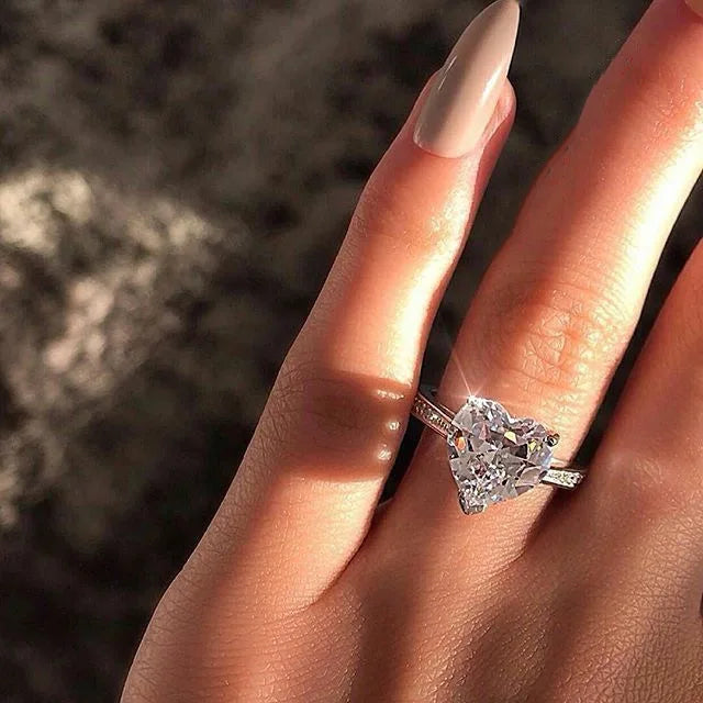 Anillo de circón blanco brillante de moda para mujer