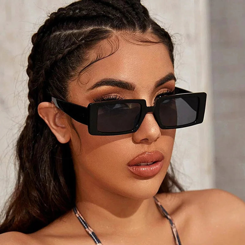 Lunettes de soleil rectangulaires à la mode pour femmes