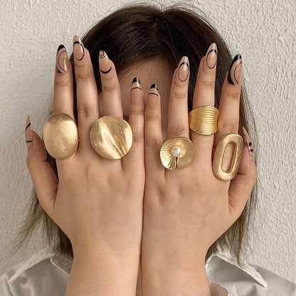 Anillos ajustables de moda para mujer.