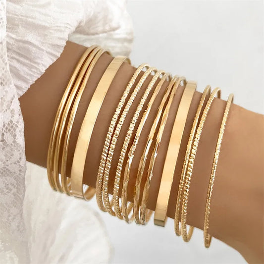 Pulseras de color dorado para mujer