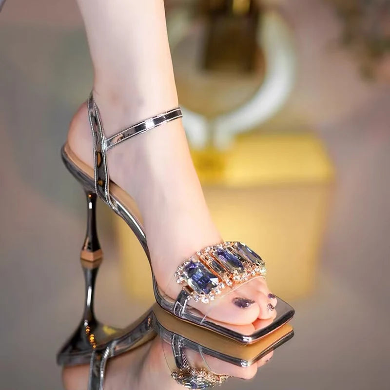 Talons hauts carrés en cristal à la mode pour femmes