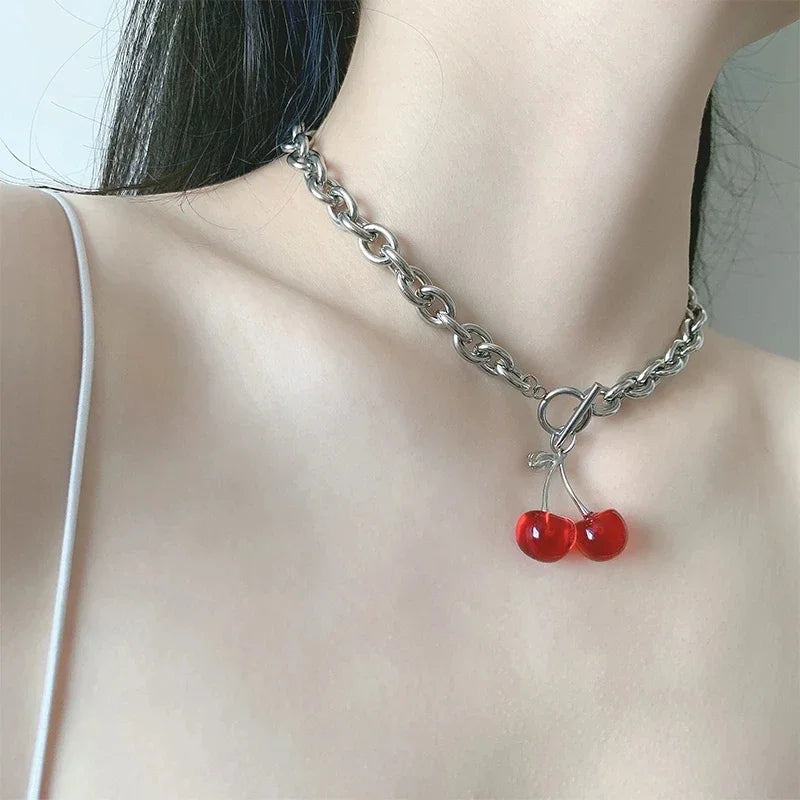 Collar gótico con colgante de cereza negra roja para mujer