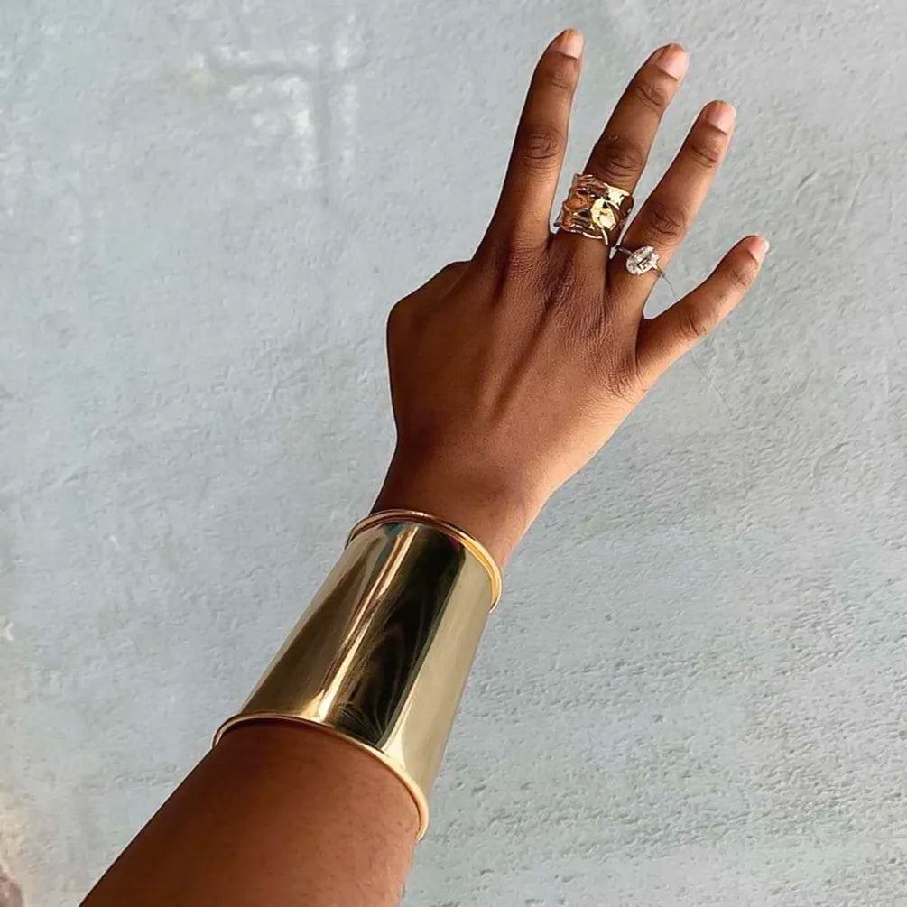 Bracelet manchette en métal à la mode pour femmes
