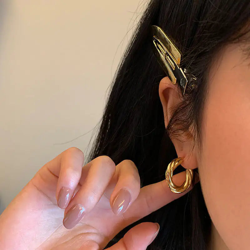 Golden Minimalist Earring